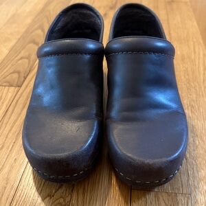 Dockers Black Leather Clogs